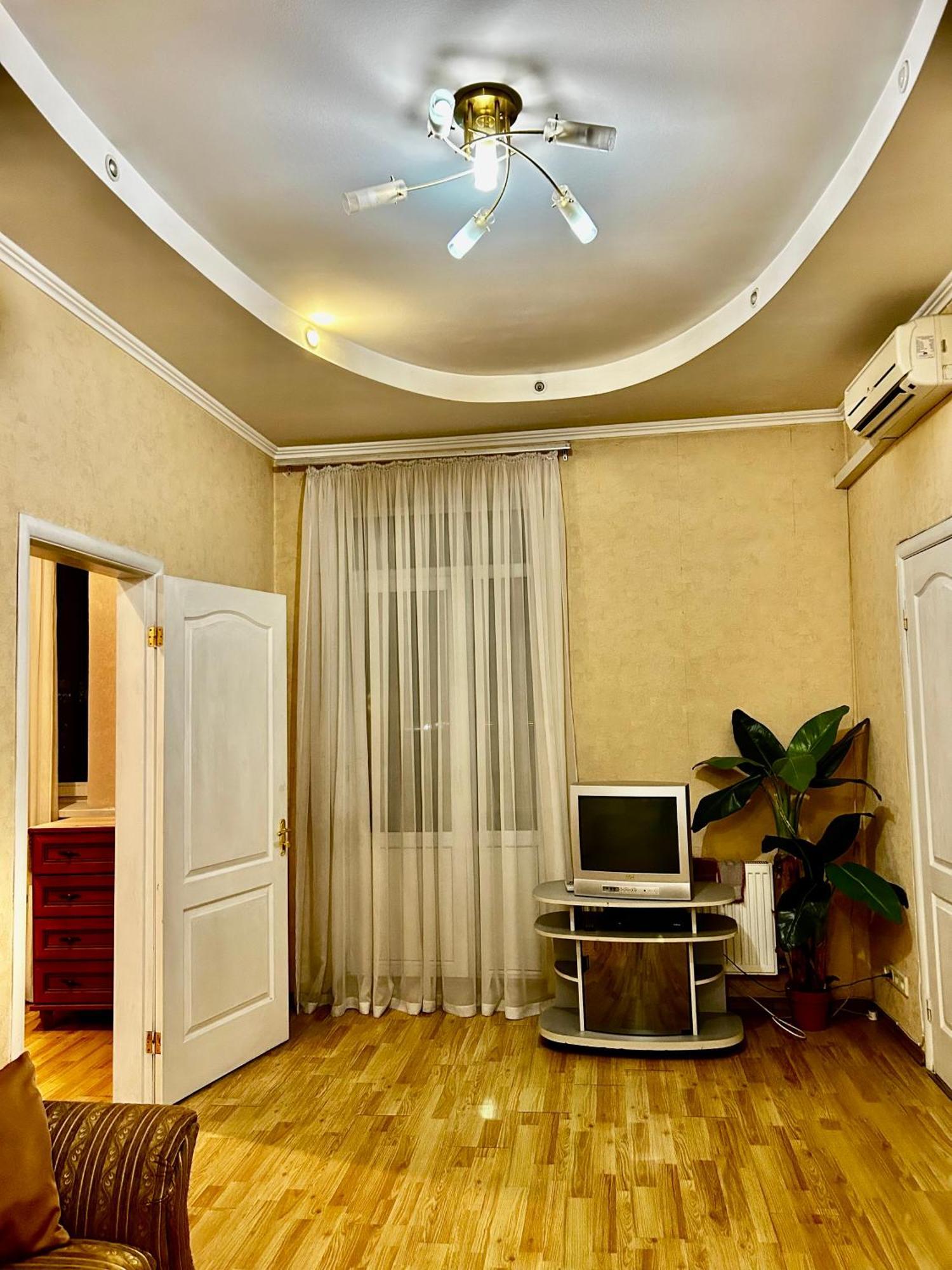 Near Train Station And Close To Center * Киев